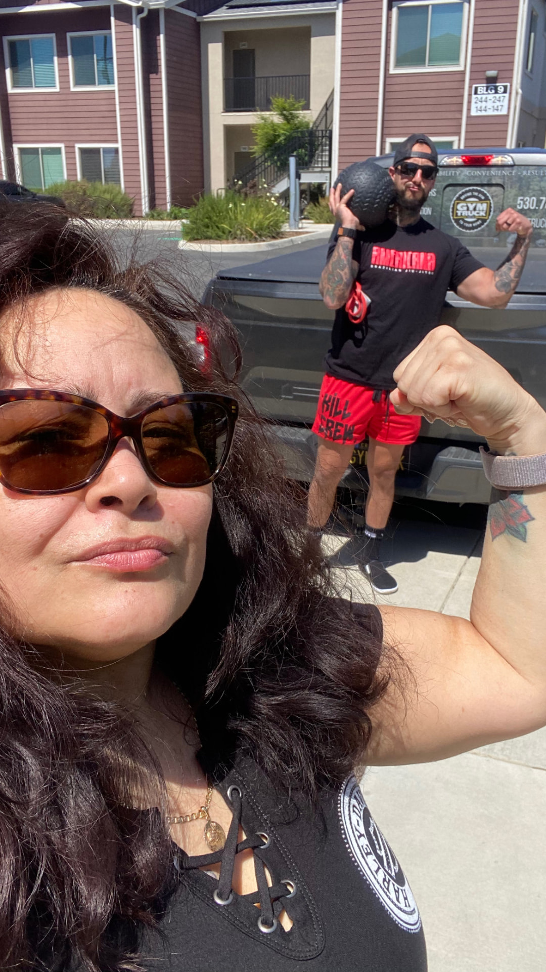 A woman completes a custom fitness routine from her personal training program during a mobile at-home workout in Chico, CA with Gym Truck Chico.